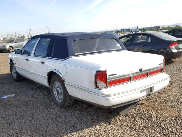 1LNLM81W6VY736108 - 1997 LINCOLN TOWN CAR E WHITE photo 3