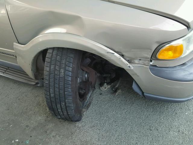 5LMPU28L4WLJ40940 - 1998 LINCOLN NAVIGATOR Қоңыр фото 9