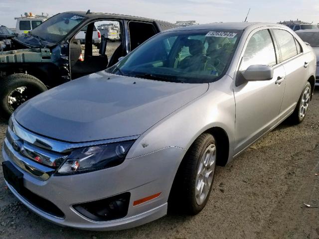 3FAHP0HA1AR139511 - 2010 FORD FUSION SE SILVER photo 2