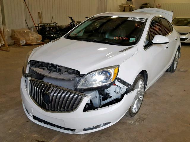 1G4PP5SK2D4189136 - 2013 BUICK VERANO WHITE photo 2