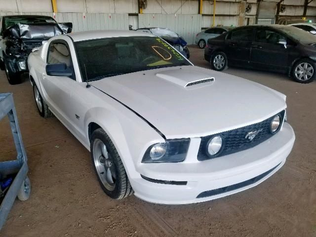 1ZVHT82H275359632 - 2007 FORD MUSTANG GT WHITE photo 1