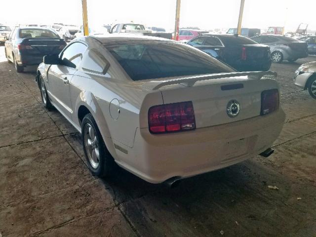 1ZVHT82H275359632 - 2007 FORD MUSTANG GT WHITE photo 3