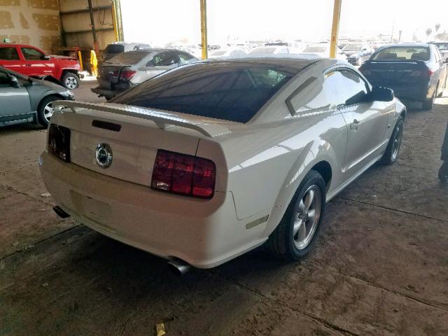 1ZVHT82H275359632 - 2007 FORD MUSTANG GT WHITE photo 4