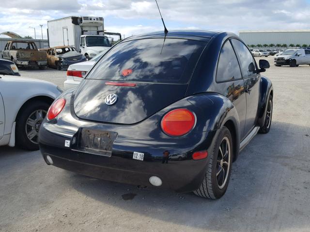 3VWCD21C4YM460371 - 2000 VOLKSWAGEN NEW BEETLE BLACK photo 4