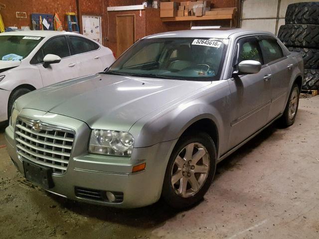 2C3AA53G75H685824 - 2005 CHRYSLER 300 TOURIN WHITE photo 2