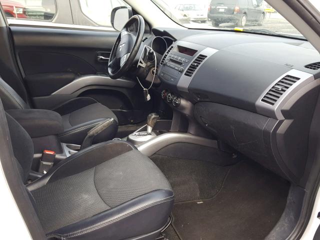 JA4JT3AW9CU002398 - 2012 MITSUBISHI OUTLANDER WHITE photo 5