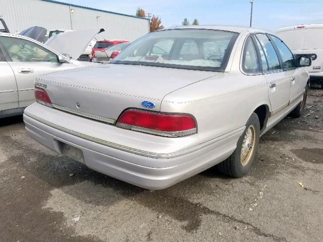 2FACP74W9NX171358 - 1992 FORD CROWN VICT SILVER photo 4