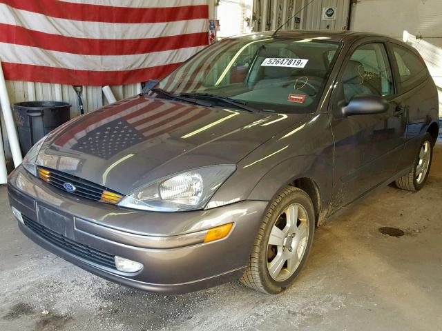 3FAFP31Z34R102621 - 2004 FORD FOCUS ZX3 GRAY photo 2