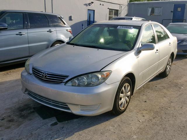 4T1BE32K15U384327 - 2005 TOYOTA CAMRY LE SILVER photo 2