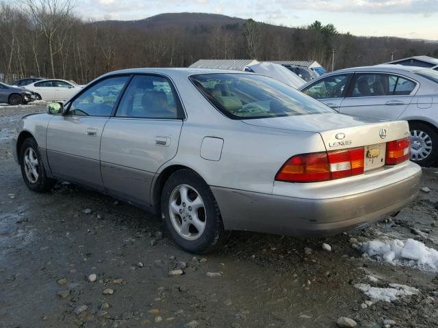 JT8BF28G0X5072218 - 1999 LEXUS ES 300 SILVER photo 3