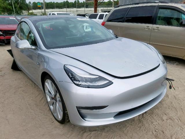 5YJ3E1EBXJF083339 - 2018 TESLA MODEL 3 SILVER photo 1