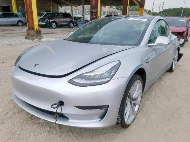 5YJ3E1EBXJF083339 - 2018 TESLA MODEL 3 SILVER photo 2