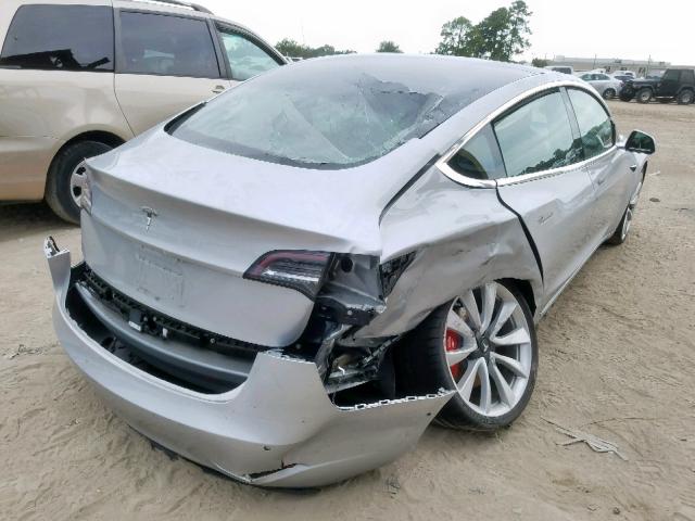 5YJ3E1EBXJF083339 - 2018 TESLA MODEL 3 SILVER photo 4