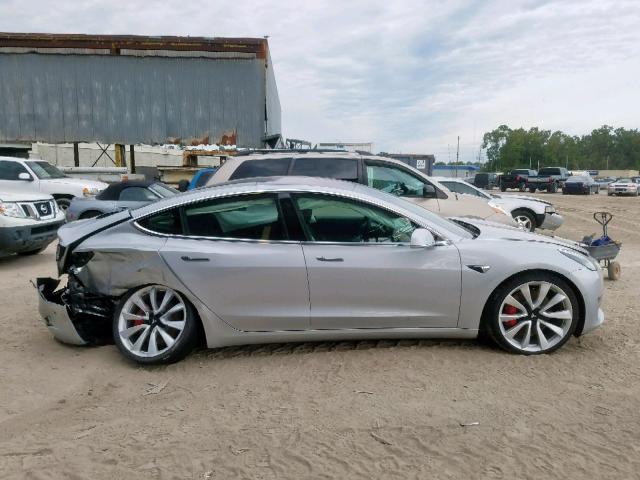 5YJ3E1EBXJF083339 - 2018 TESLA MODEL 3 SILVER photo 9