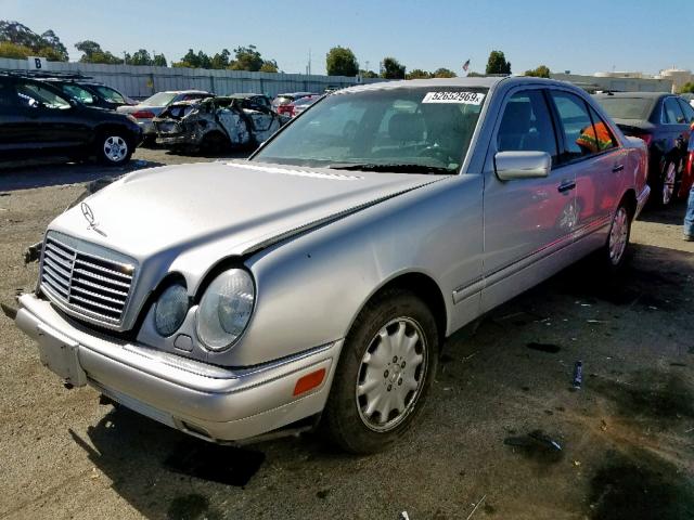 WDBJF55F1VA389454 - 1997 MERCEDES-BENZ E 320 SILVER photo 2