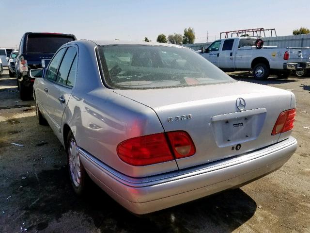 WDBJF55F1VA389454 - 1997 MERCEDES-BENZ E 320 SILVER photo 3