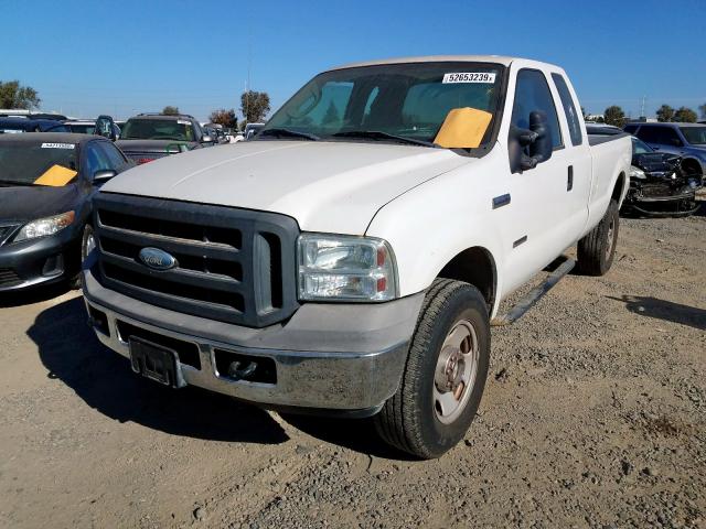 1FTWX31P65EC57175 - 2005 FORD F350 SRW S WHITE photo 2