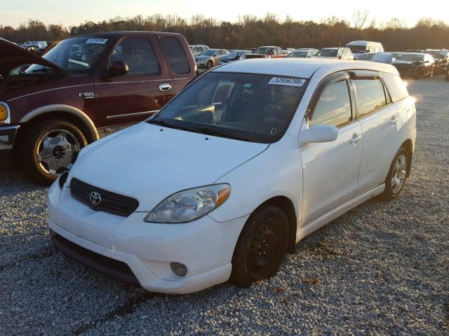 2T1KR32E87C658139 - 2007 TOYOTA MATRIX XR WHITE photo 2