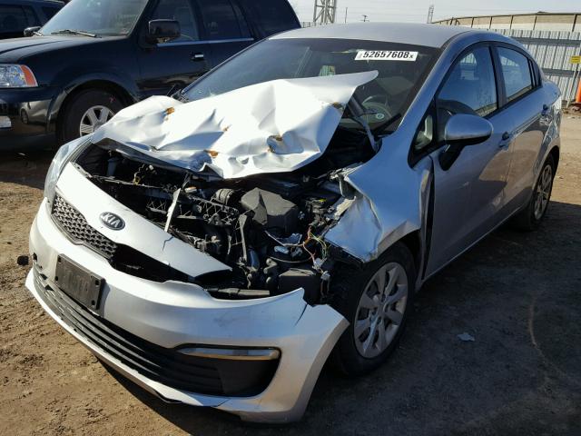 KNADM4A3XG6686333 - 2016 KIA RIO LX SILVER photo 2