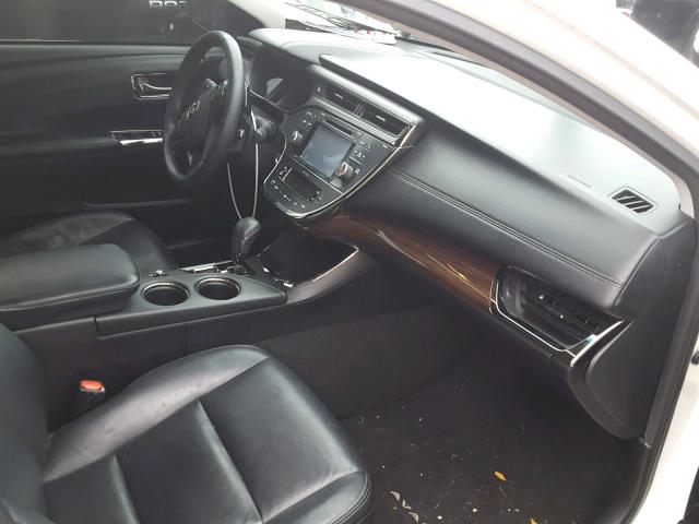 4T1BK1EB6FU155782 - 2015 TOYOTA AVALON XLE WHITE photo 5