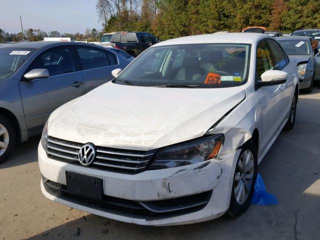 1VWAP7A38DC133656 - 2013 VOLKSWAGEN PASSAT S WHITE photo 2