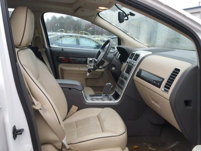 2LMDU88C29BJ08571 - 2009 LINCOLN MKX WHITE photo 5