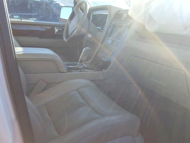 5LMJJ2J57BEJ07987 - 2011 LINCOLN NAVIGATOR Ақ фото 5