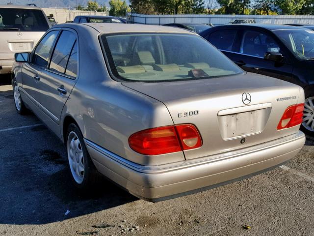 WDBJF25F5WA477469 - 1998 MERCEDES-BENZ E 300TD GRAY photo 3