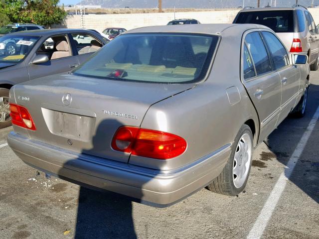 WDBJF25F5WA477469 - 1998 MERCEDES-BENZ E 300TD GRAY photo 4