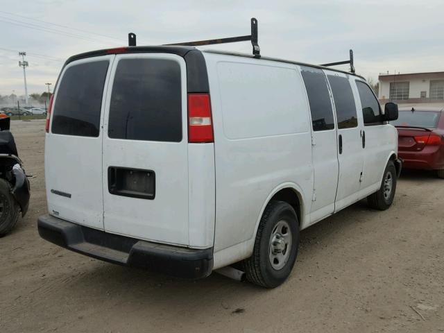 1GCFG15XX71138344 - 2007 CHEVROLET EXPRESS G1 WHITE photo 4