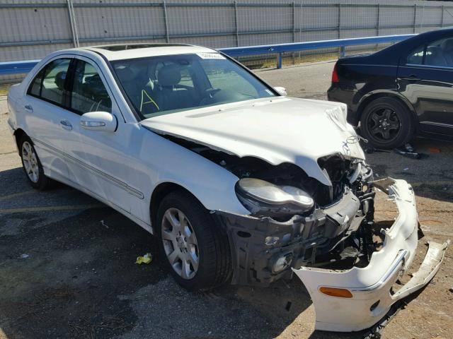 WDBRF61J15A677672 - 2005 MERCEDES-BENZ C 240 WHITE photo 1