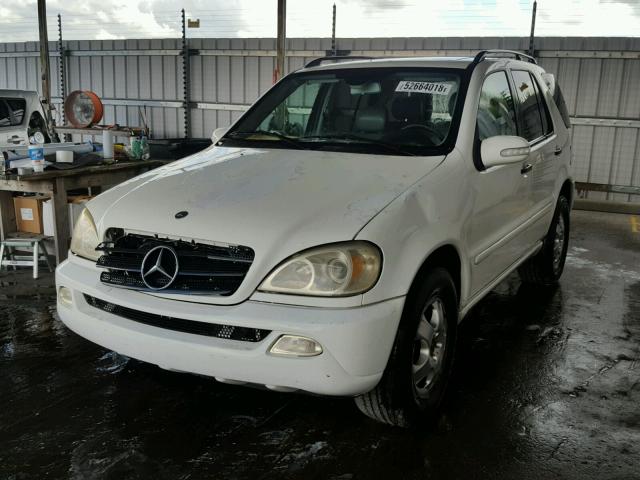 4JGAB54EX3A398068 - 2003 MERCEDES-BENZ ML 320 WHITE photo 2