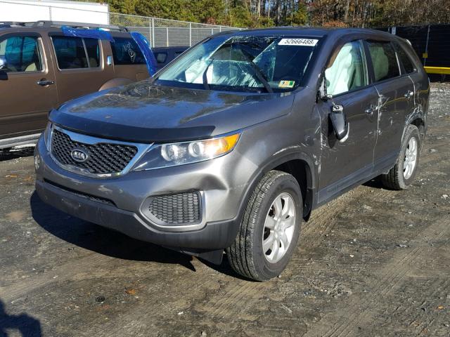 5XYKT3A18BG186845 - 2011 KIA SORENTO BA SILVER photo 2