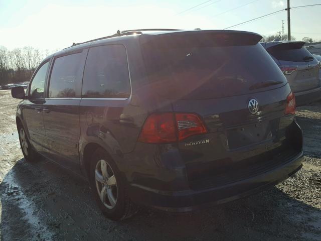 2V8HW34149R540903 - 2009 VOLKSWAGEN ROUTAN SE CHARCOAL photo 3