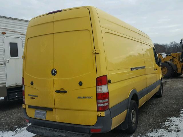 WD3PE8CC1B5547976 - 2011 MERCEDES-BENZ SPRINTER 2 YELLOW photo 4