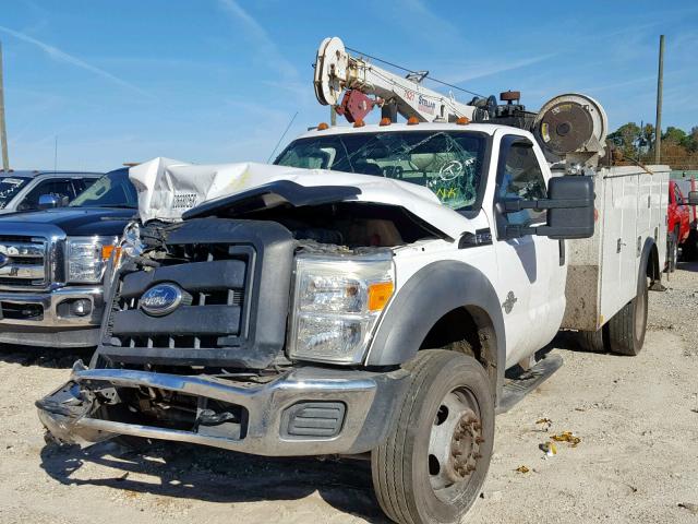 1FDUF5HT0BEB32608 - 2011 FORD F550 SUPER WHITE photo 2