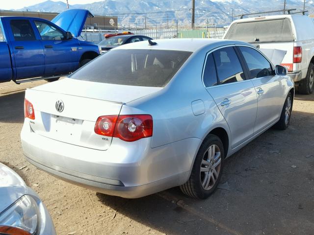 3VWFT81K46M853133 - 2006 VOLKSWAGEN JETTA TDI WHITE photo 4