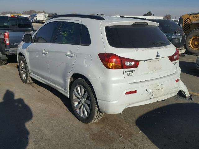 JA4AR4AU6BZ010866 - 2011 MITSUBISHI OUTLANDER WHITE photo 3