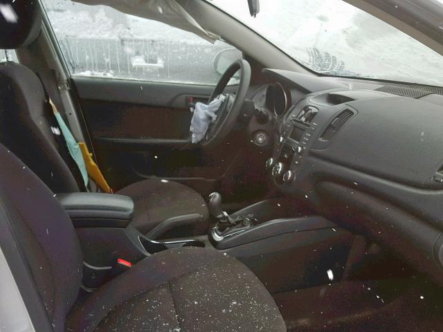 KNAFU4A23B5402491 - 2011 KIA FORTE EX SILVER photo 5