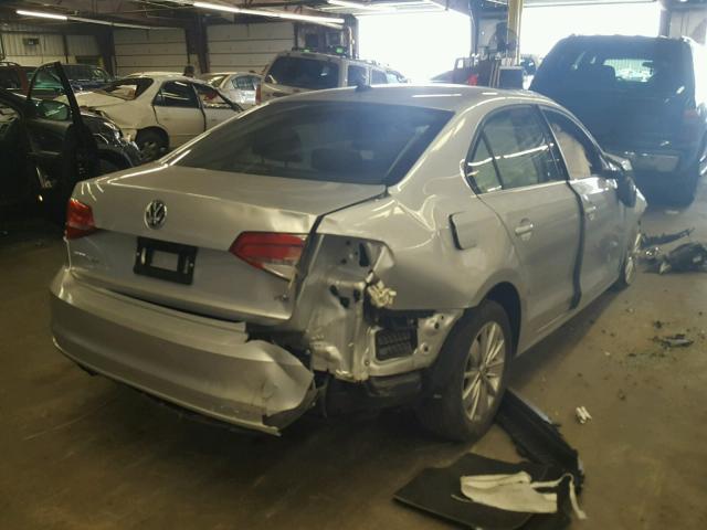 3VWLA7AJ6FM285235 - 2015 VOLKSWAGEN JETTA TDI SILVER photo 4