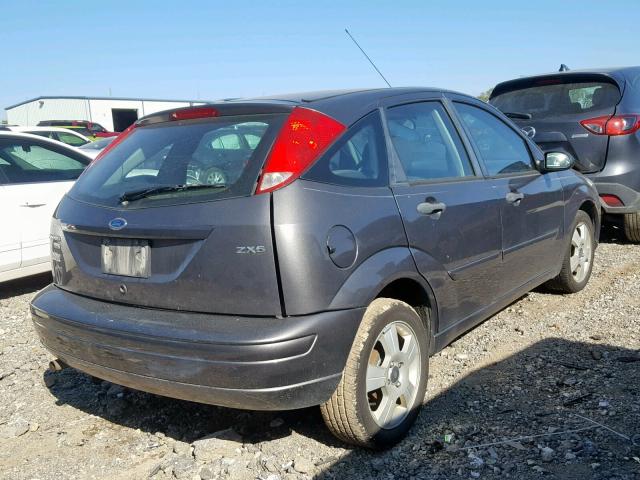 1FAHP37N46W206547 - 2006 FORD FOCUS ZX5 GRAY photo 4