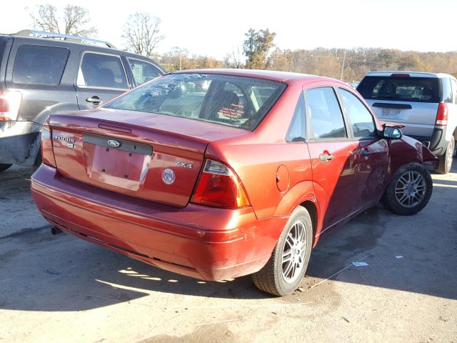 1FAFP34N15W141716 - 2005 FORD FOCUS ZX4 RED photo 4