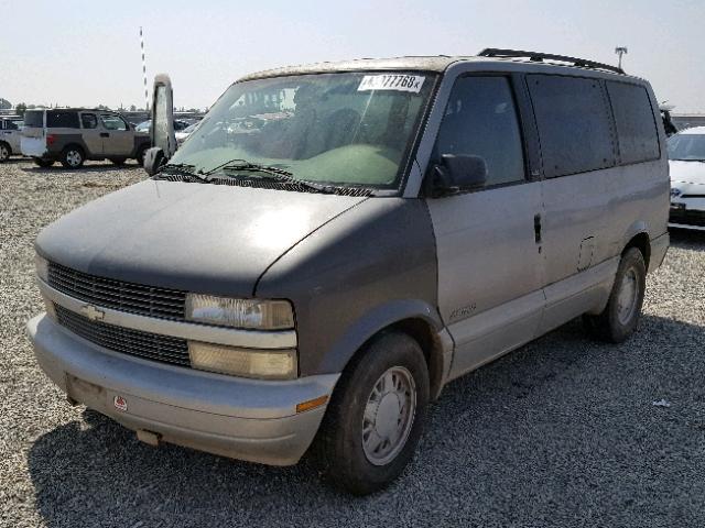 1GNDM19W1WB118582 - 1998 CHEVROLET ASTRO GRAY photo 2