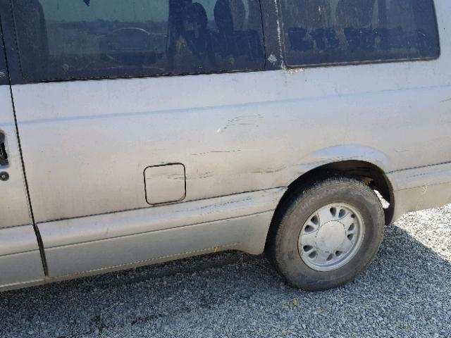 1GNDM19W1WB118582 - 1998 CHEVROLET ASTRO GRAY photo 9