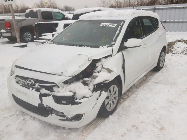 KMHCT5AE5GU265040 - 2016 HYUNDAI ACCENT SE WHITE photo 2