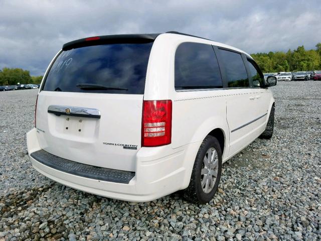 2A4RR5DX7AR137018 - 2010 CHRYSLER TOWN & COU WHITE photo 4