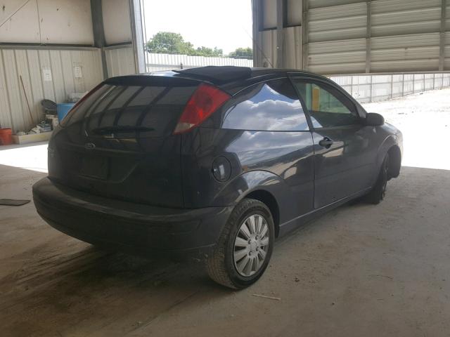 1FAFP31N67W307378 - 2007 FORD FOCUS ZX3 BLACK photo 4