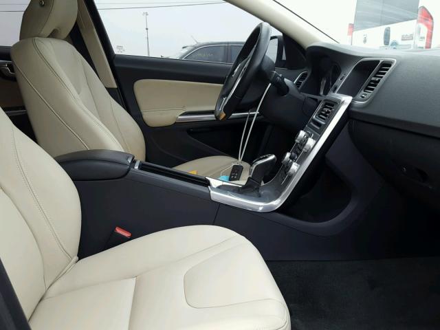 LYV402HK6HB143701 - 2017 VOLVO S60 PREMIE WHITE photo 5