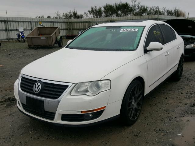 WVWJL7AN5AE062299 - 2010 VOLKSWAGEN PASSAT KOM WHITE photo 2