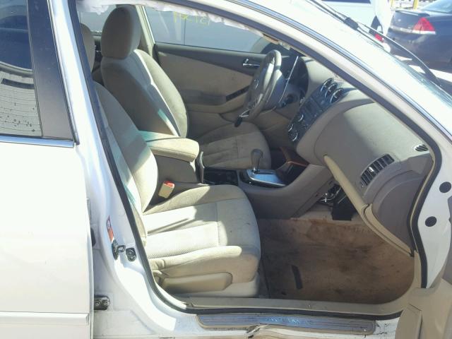 1N4BL21E49C127695 - 2009 NISSAN ALTIMA 3.5 WHITE photo 5